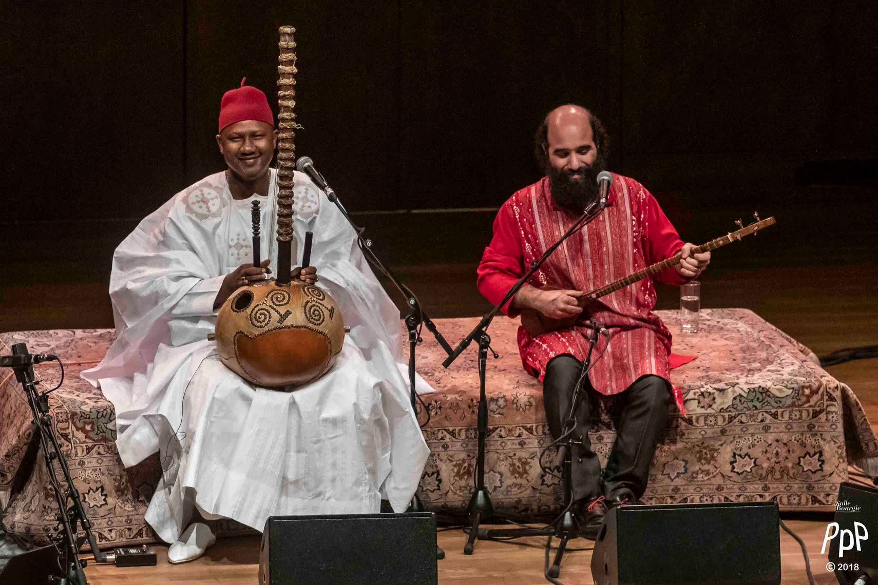 Ablaye Cissoko et Kiya Tabassian sur scène