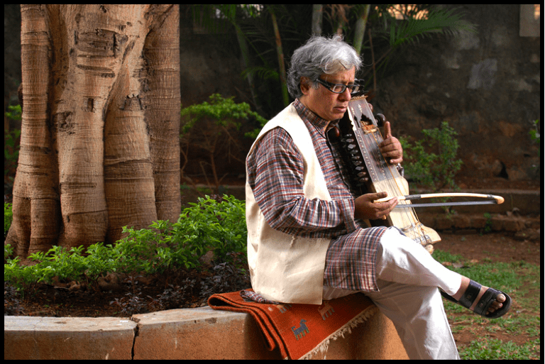 Dhruba Ghosh et son sarangi