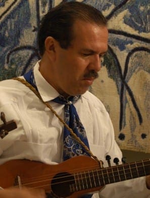 José Angel Guttiérez et son instrument