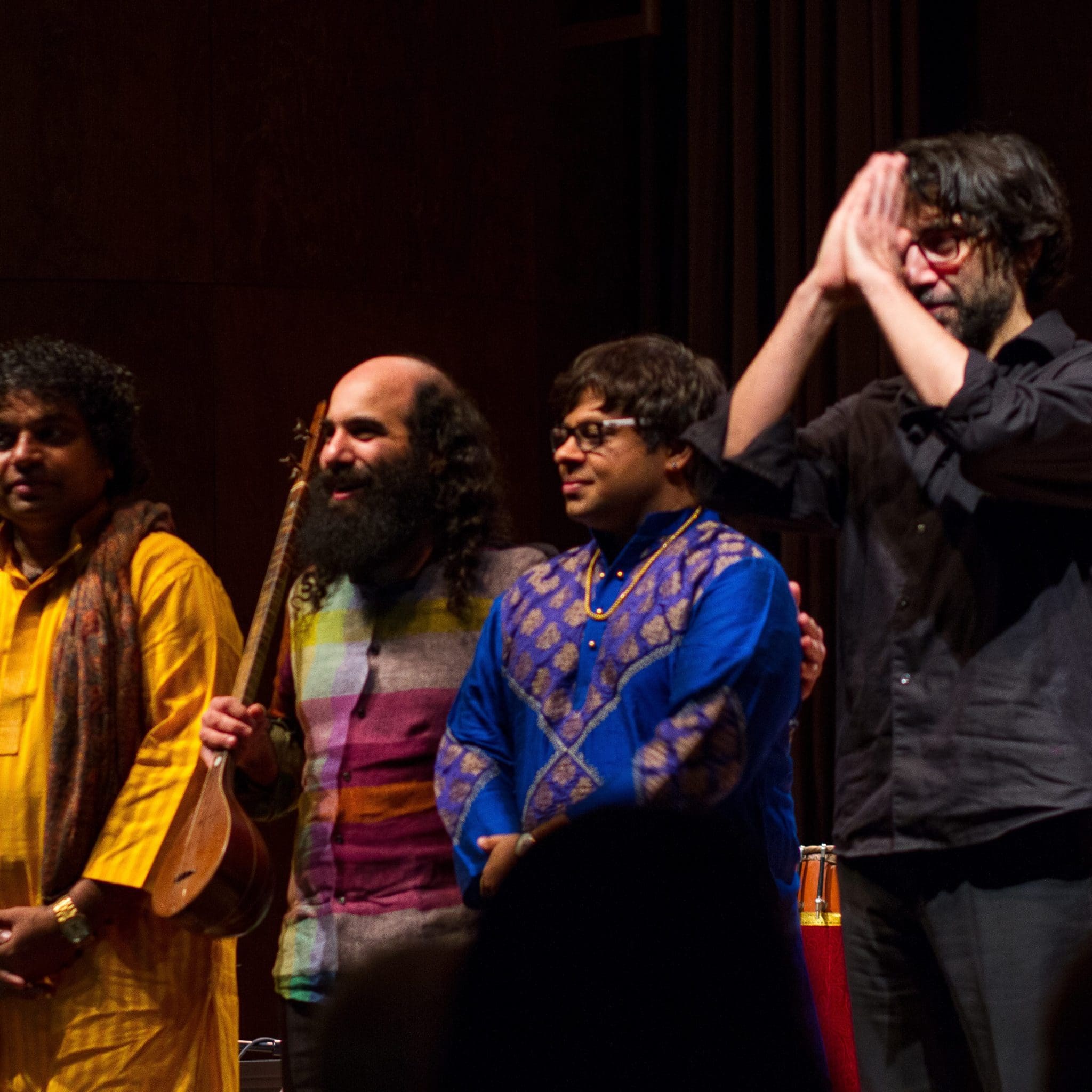 Parupalli Phalgun, Kiya Tabassian, Shashank Subramanyam et Keyvan Chemirani sur scène