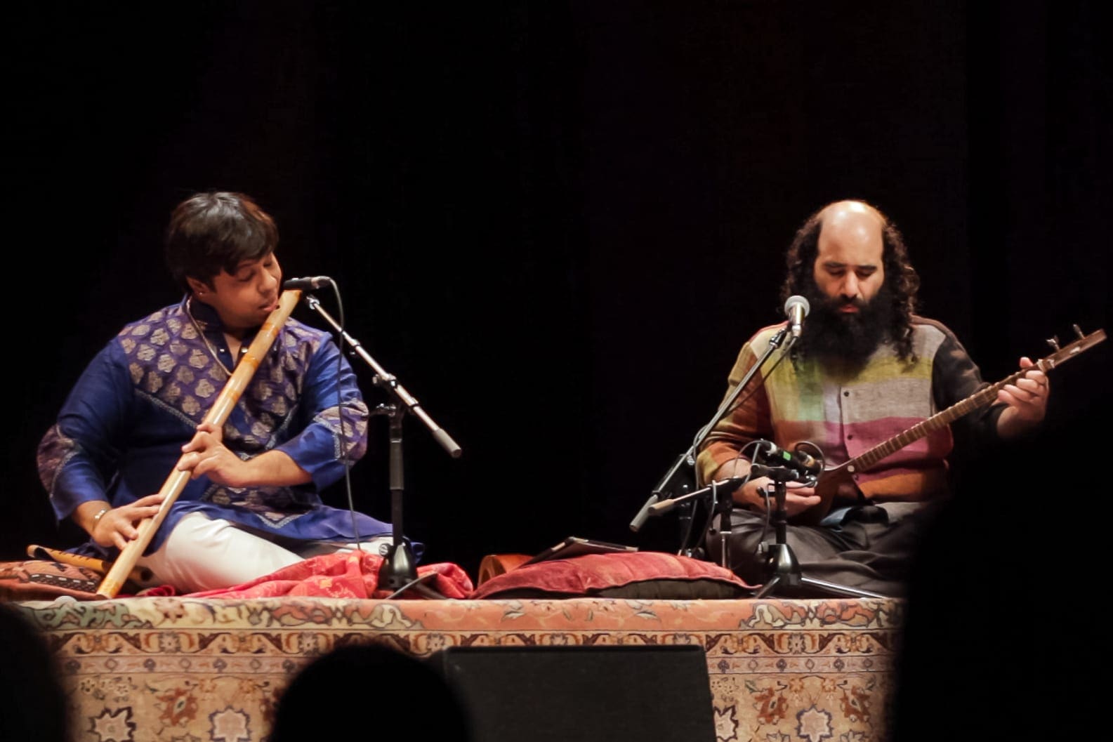 Shashank Subramanyam à la flute indienne et Kiya Tabassian au sétar